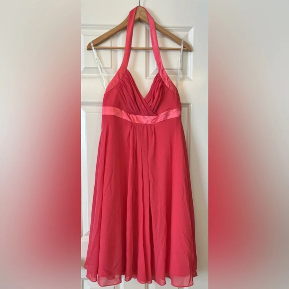 NWT Badgley Mischka Halter flowy chiffon dress with shirred bust Coral Size 10 - Picture 1 of 11